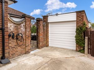 Photo 21- click for photo gallery